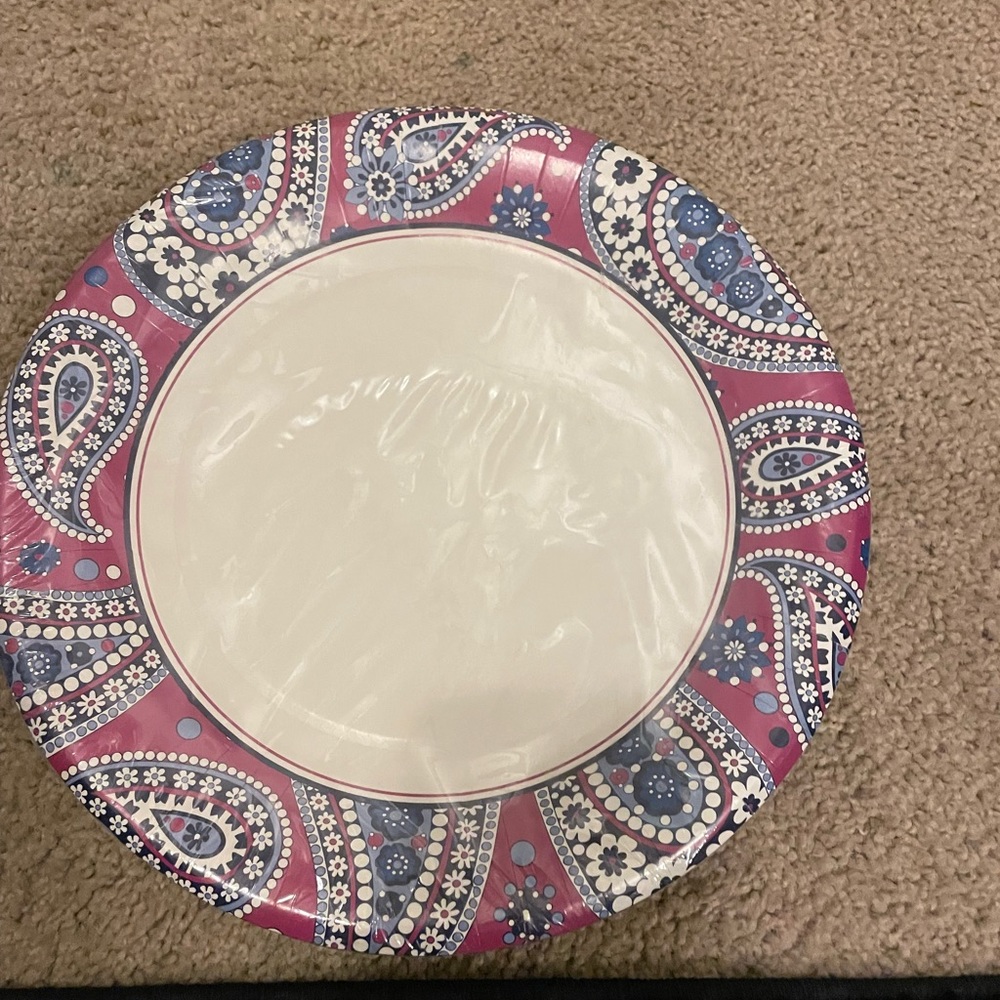 Vera Bradley 8 10" paper dinner plates